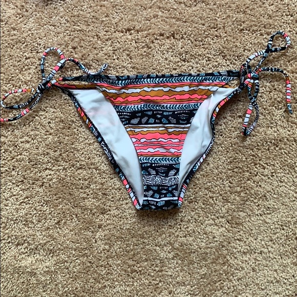 Volcom Bikini Top + Bottom - Picture 2 of 5